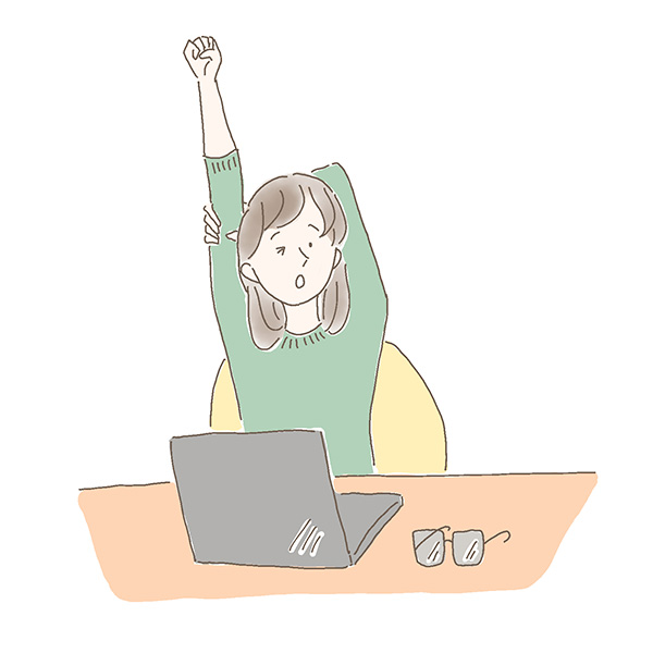 伸びをしている女性